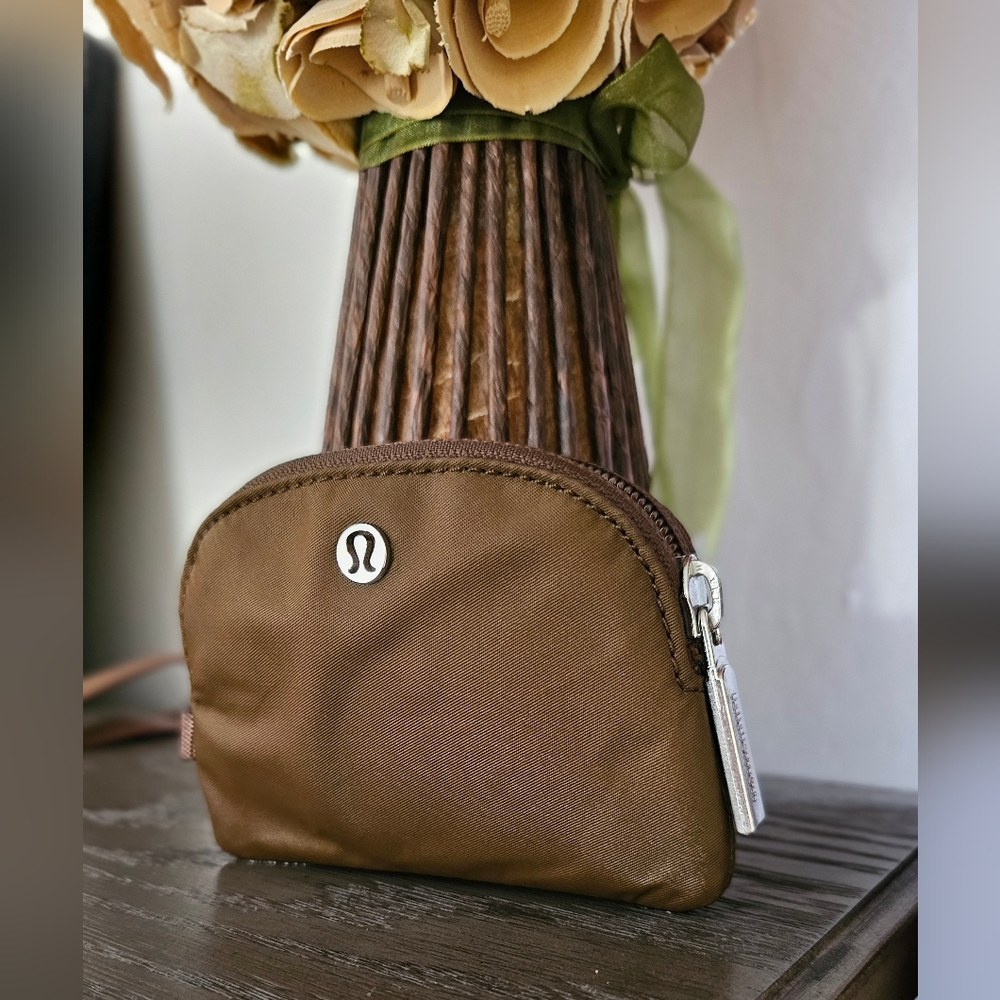 Lululemon Dual pouch - Picture 5 of 8